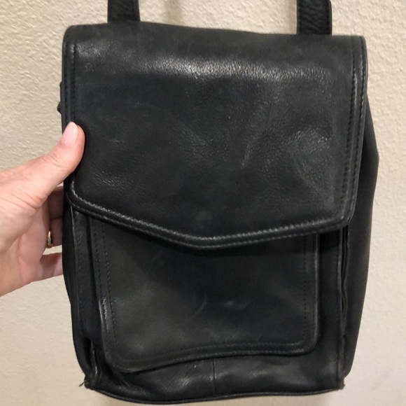 Fossil black leather north-south shoulder bag. Multiple compartments. - Picture 2 of 9